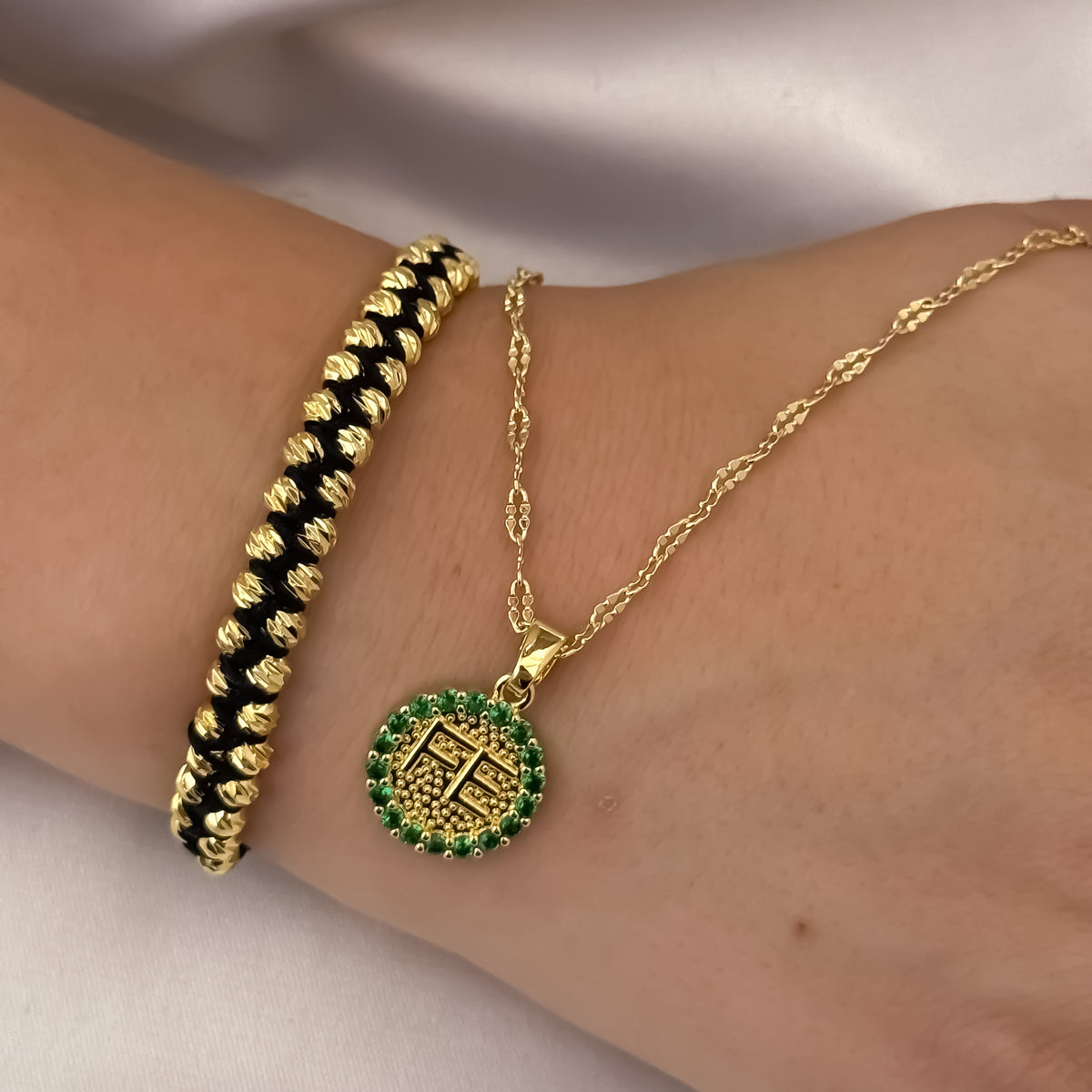Set completo cadena y pulsera puesto